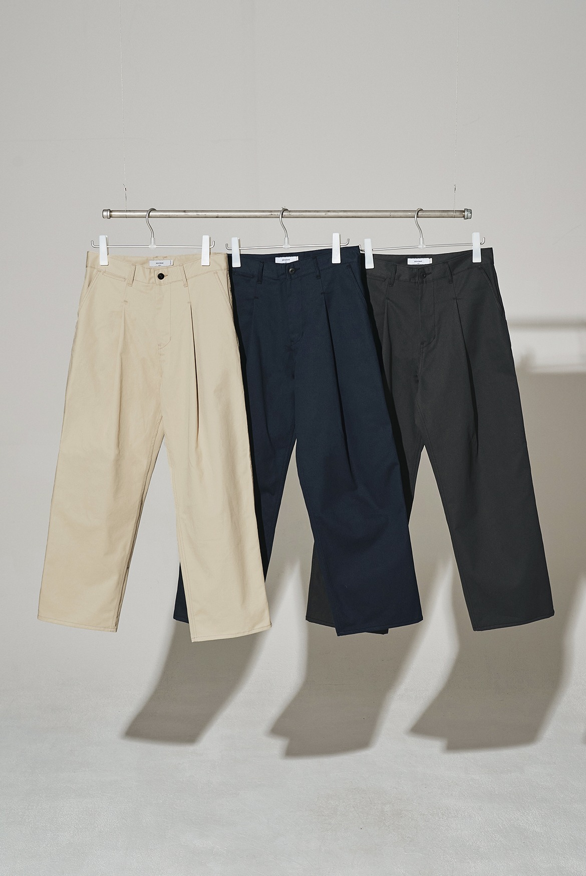 Deep One Tuck Chino Pants [3 Colors]