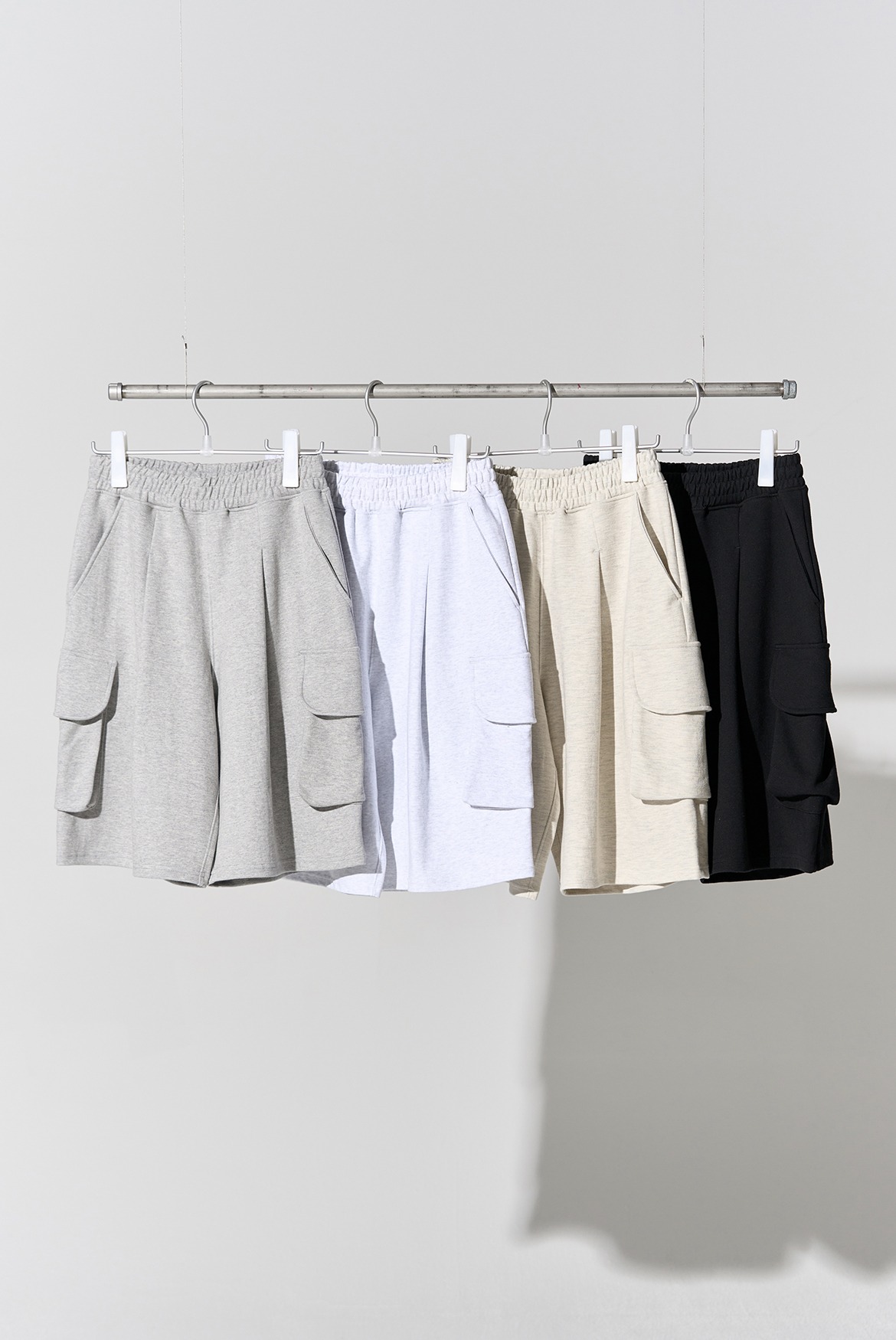 Deep One Tuck Cargo Sweat Shorts [4 Colors]